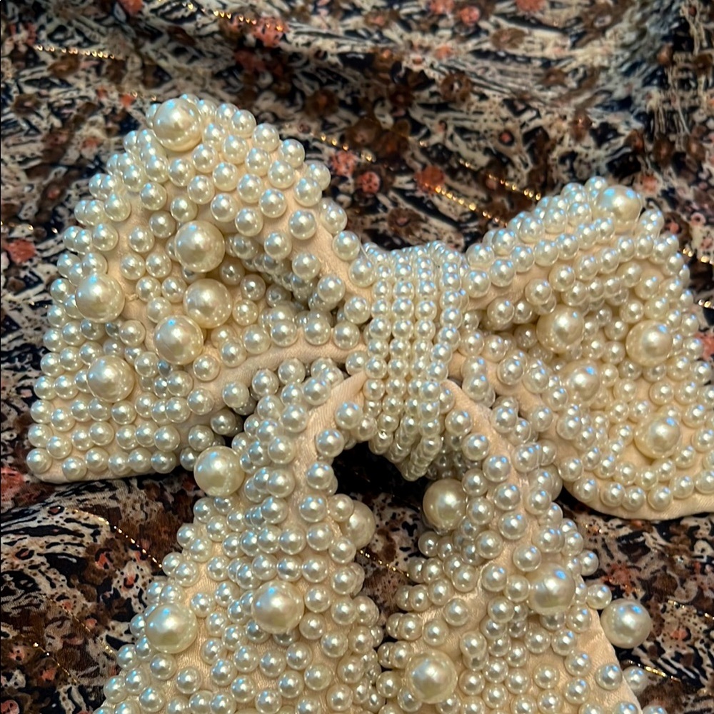 NWT Gorgeous Pearl-Embellished Hair Clip! - Picture 3 of 5